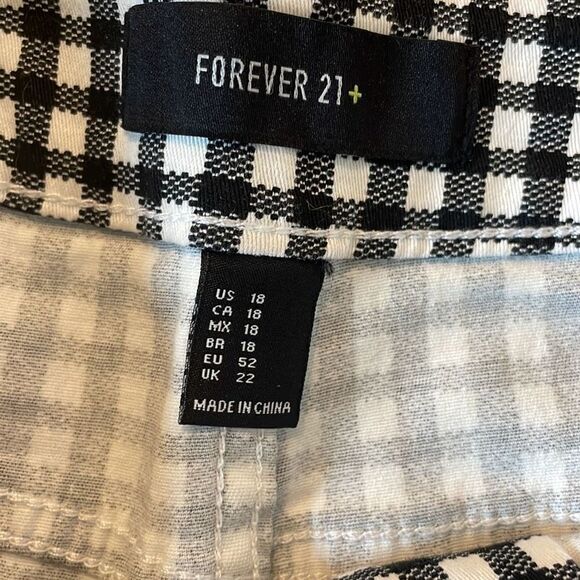 Forever 21 NWT black and white checkered high rise shorts 18 - Picture 6 of 9